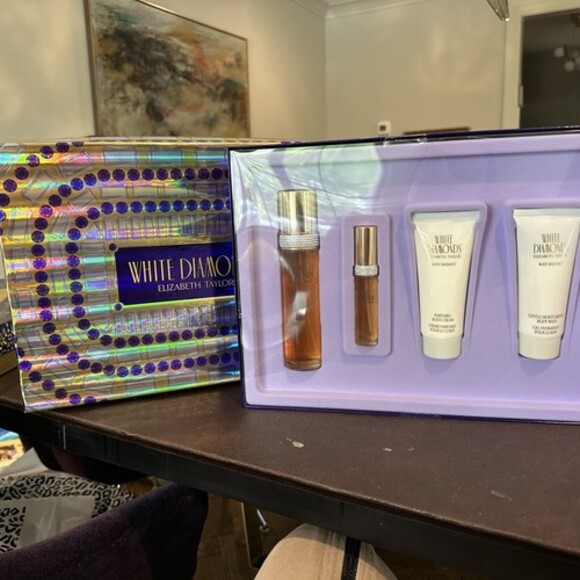 Vintage White Diamonds Elizabeth Taylor 4 Pc. Gift Set edp toilette cream &wash